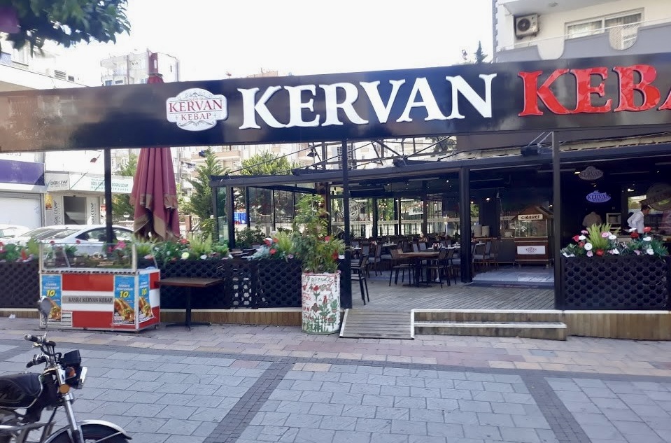 Adana'da Turgut Özal Bulvarı'nda silahlı saldırı!