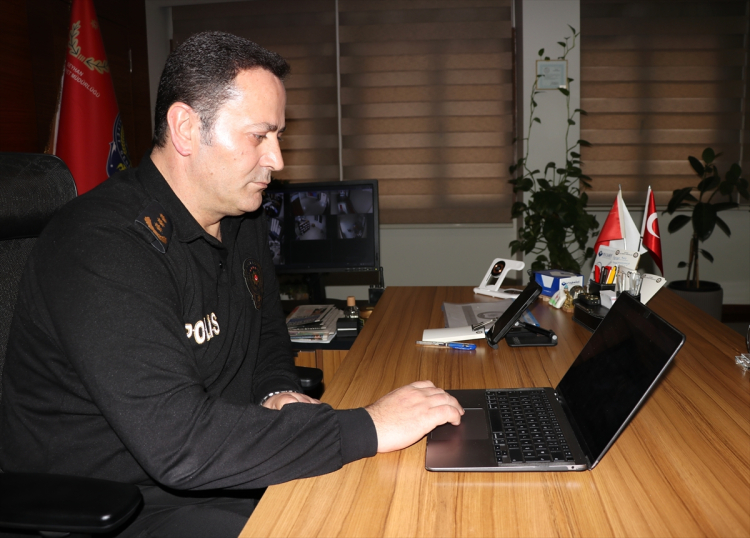 Adana’da ilçe emniyet müdürleri AA’nın “Yılın Kareleri” oylamasına katıldı