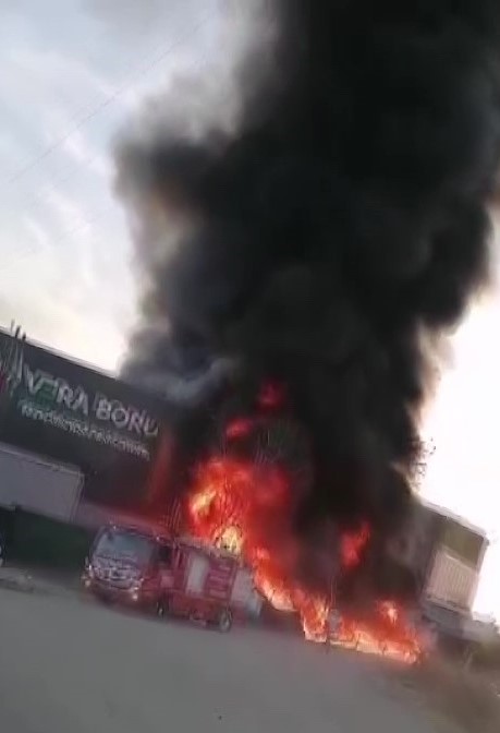 Adana'da plastik üretim tesisinde yangın çıktı