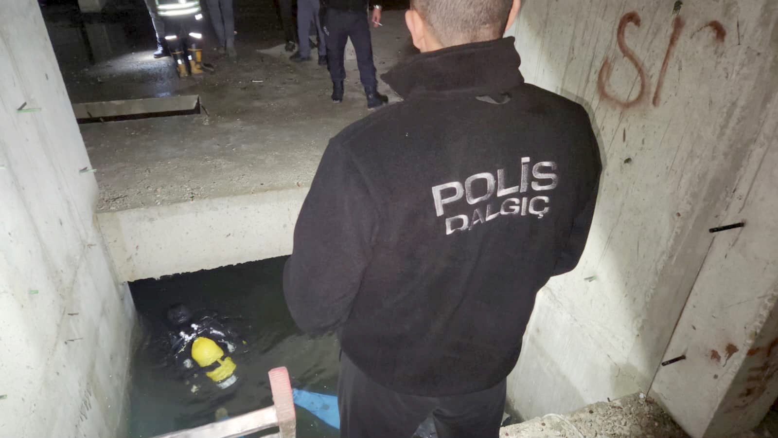 Adana’da metruk binada feci ölüm