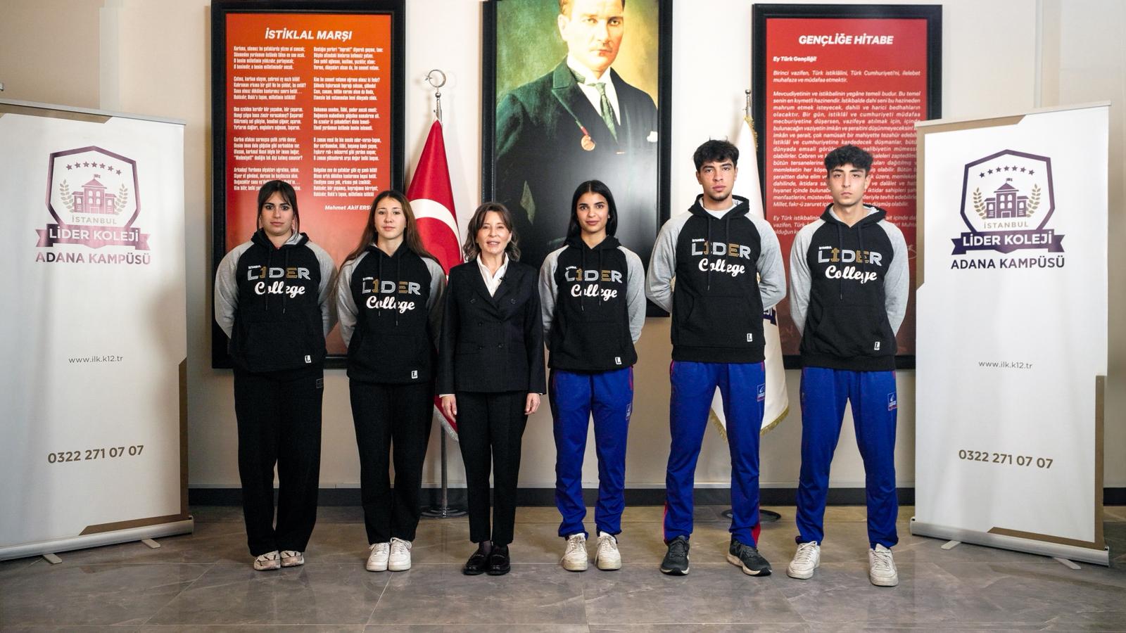 Filiz Kepme, İstanbul Lider Koleji'nin altın madalyalı milli sporcularını kutladı