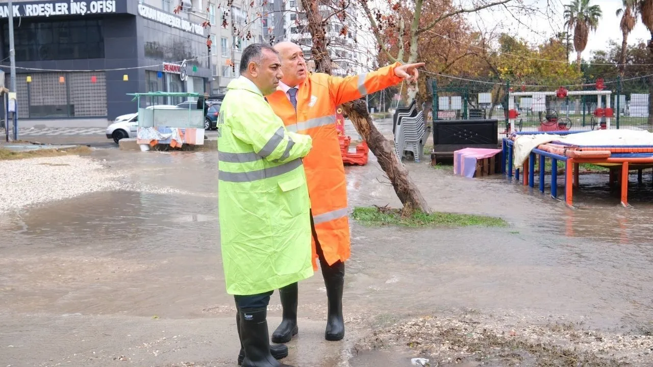Adana’da yağış sonrası alarm: Büyükşehir ve ASKİ sahada