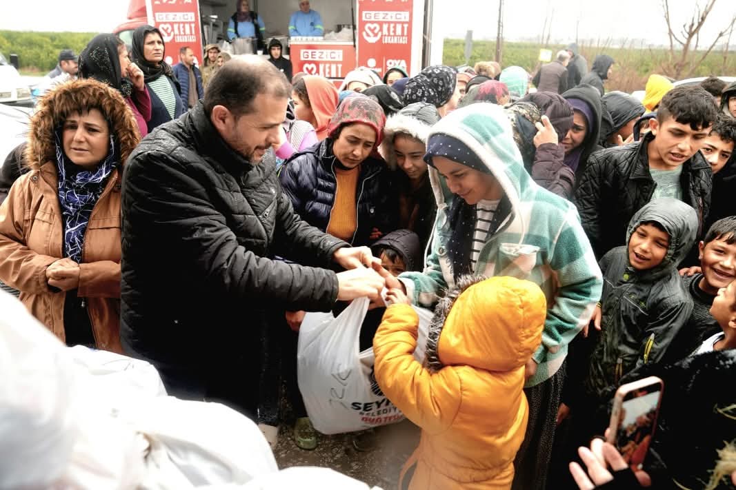 Seyhan Belediyesi, Zeytinli ve Söğütlü Mahallelerinde yaraları sarıyor
