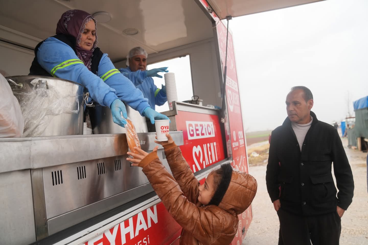 Seyhan Belediyesi, yağıştan etkilenen mahallelerde saha çalışmalarını sürdürüyor.