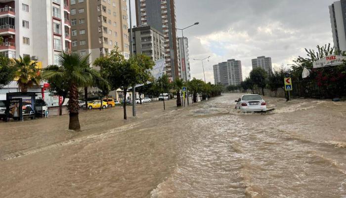 Adana için yeniden kuvvetli yağış uyarısı: Sel ve su baskını riski