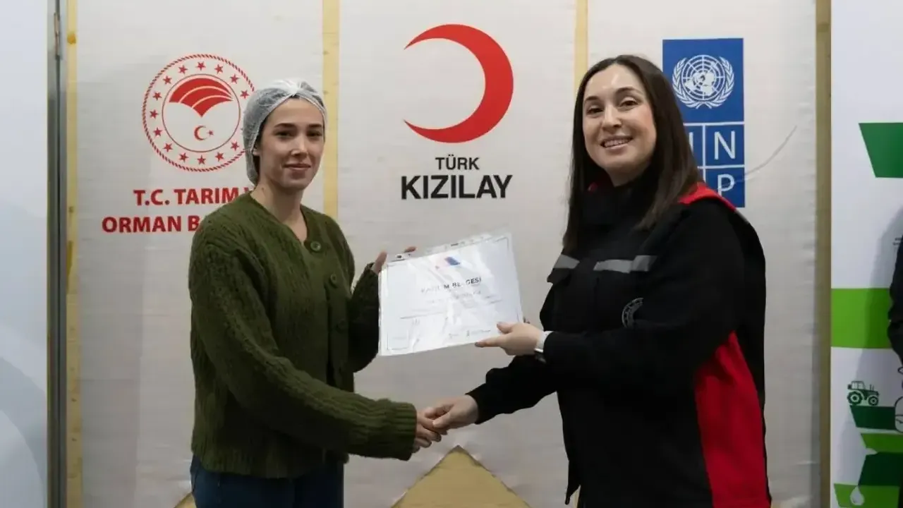 Adana’da bal kabağı üretimine katma değer: Kursiyerler sertifikalarını aldı