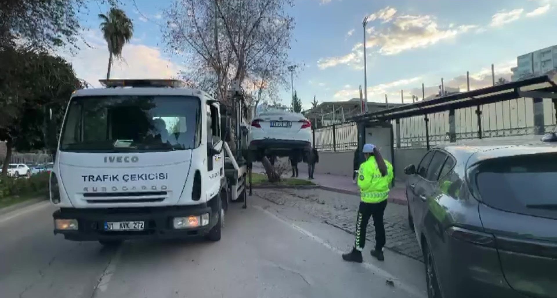 Adana'da hatalı park yapanlara toplam 233 bin TL ceza kesildi