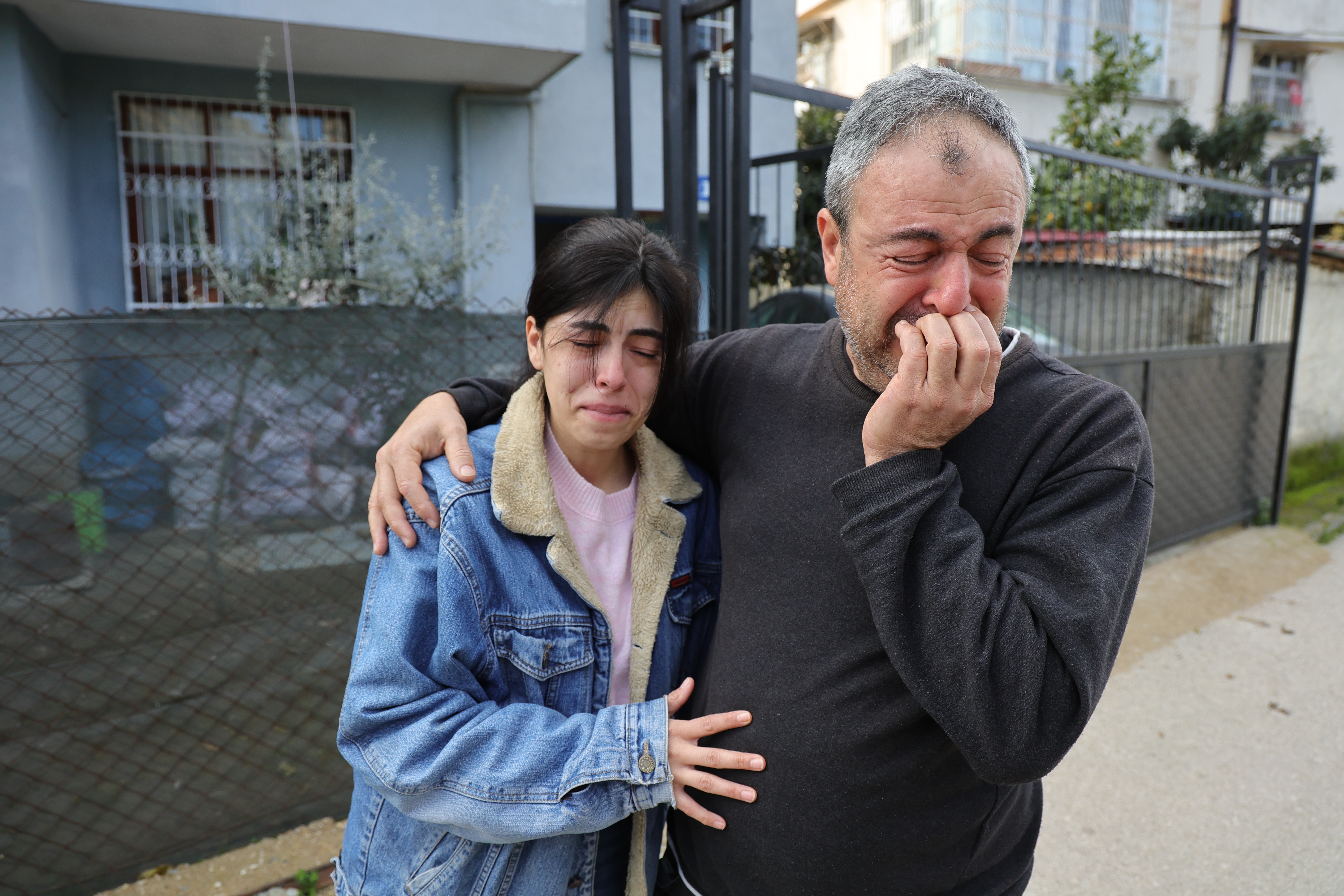 İbanını kullandırıp hapis cezası alan Özlem, gözyaşlarıyla teslim oldu