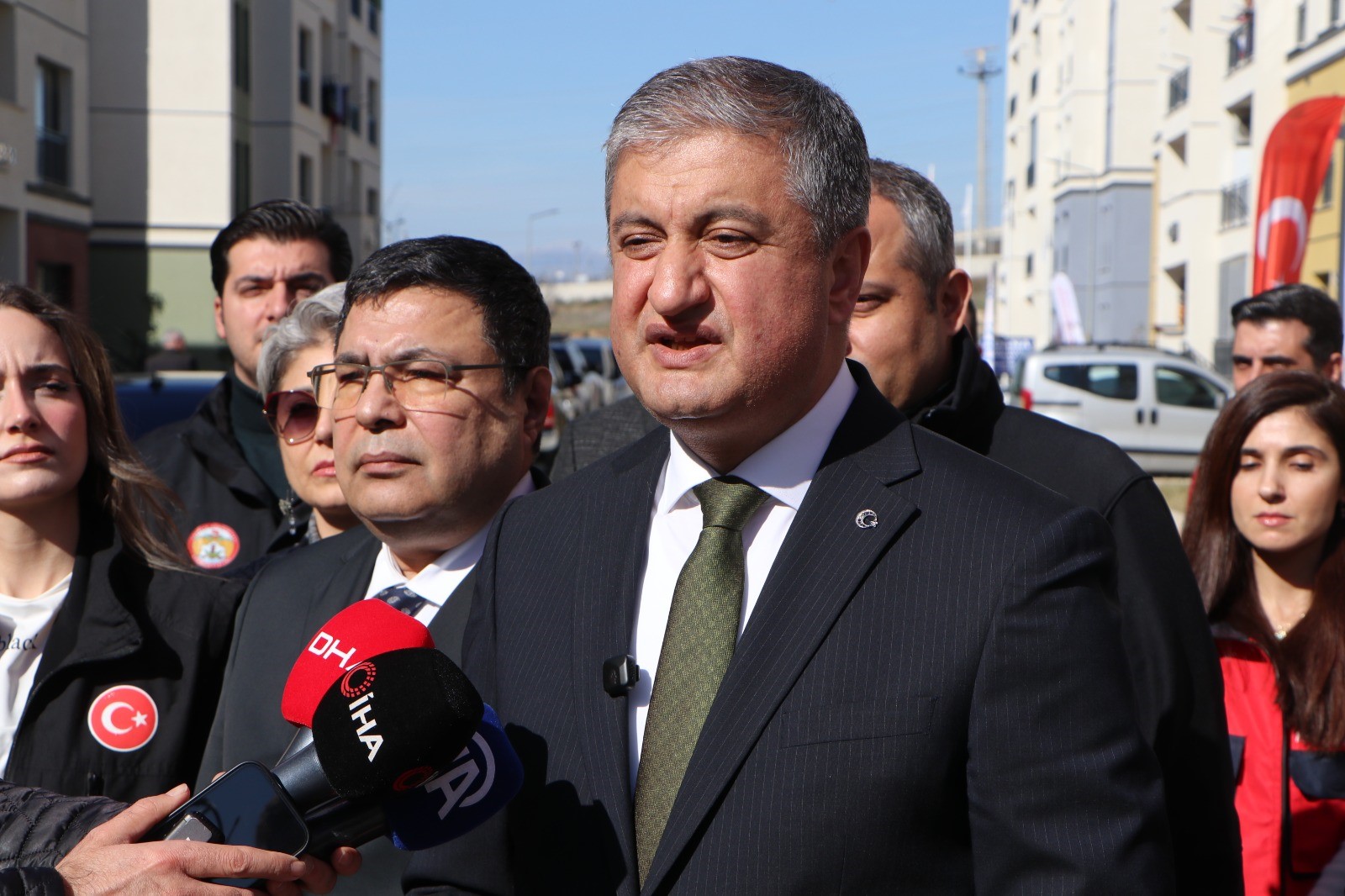 Vali Yavuz: "Deprem konutlarında çalışmalar yüzde 98 seviyesinde"