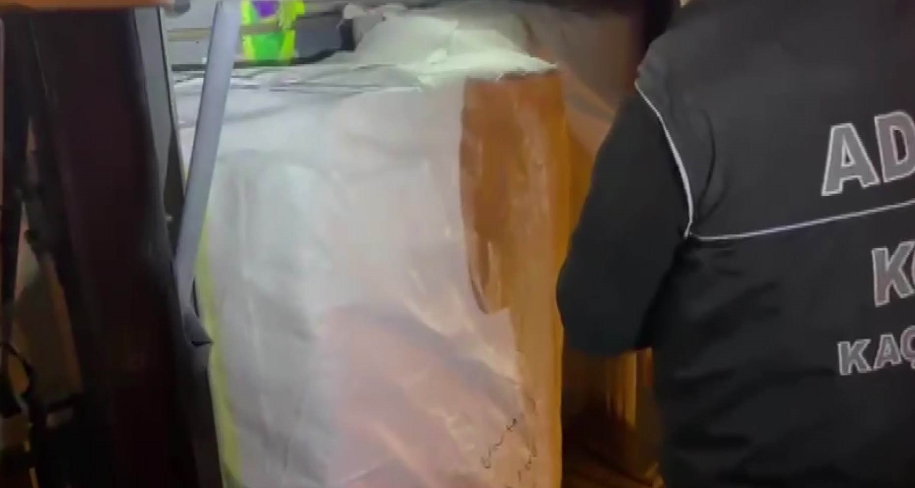 Çuvaldan 14 bin paket kaçak sigara çıktı