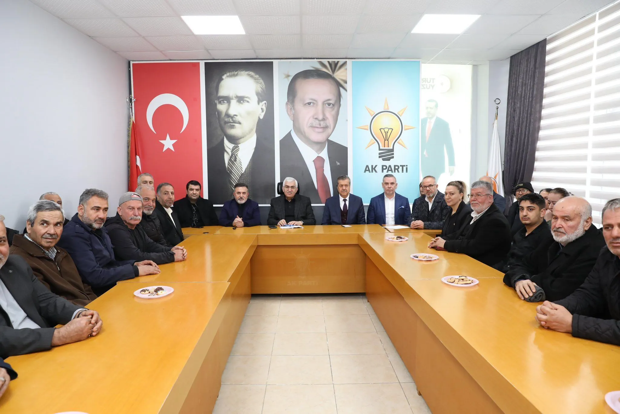 AK Parti Adana’da saha çalışmalarını Karataş’ta sürdürdü