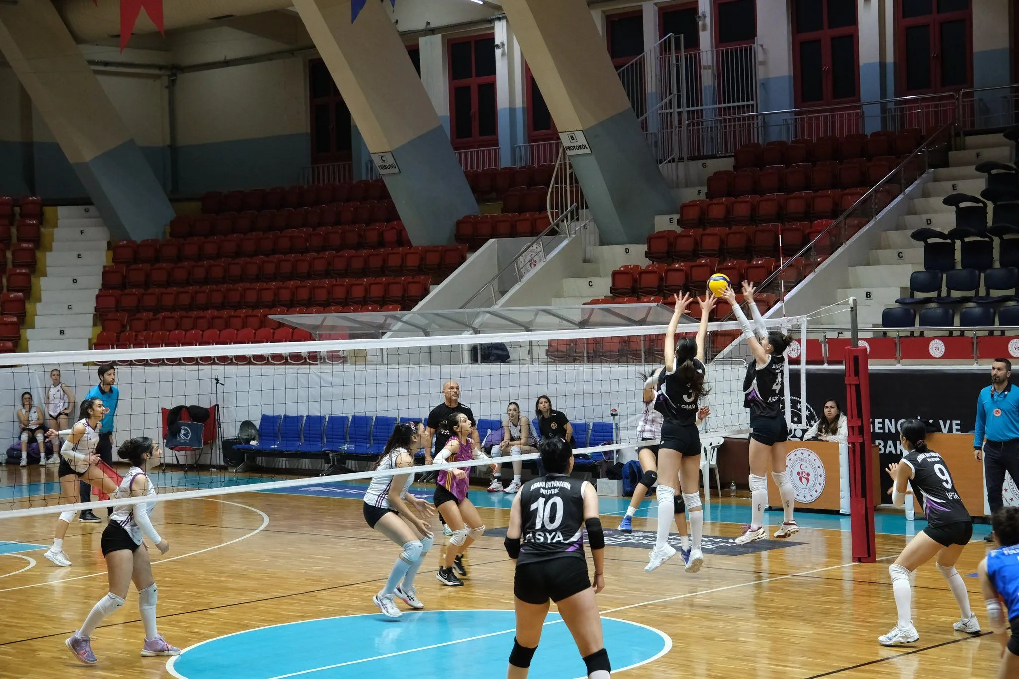 Adana Büyükşehir Belediyespor’dan genç kızlarda şampiyonluk