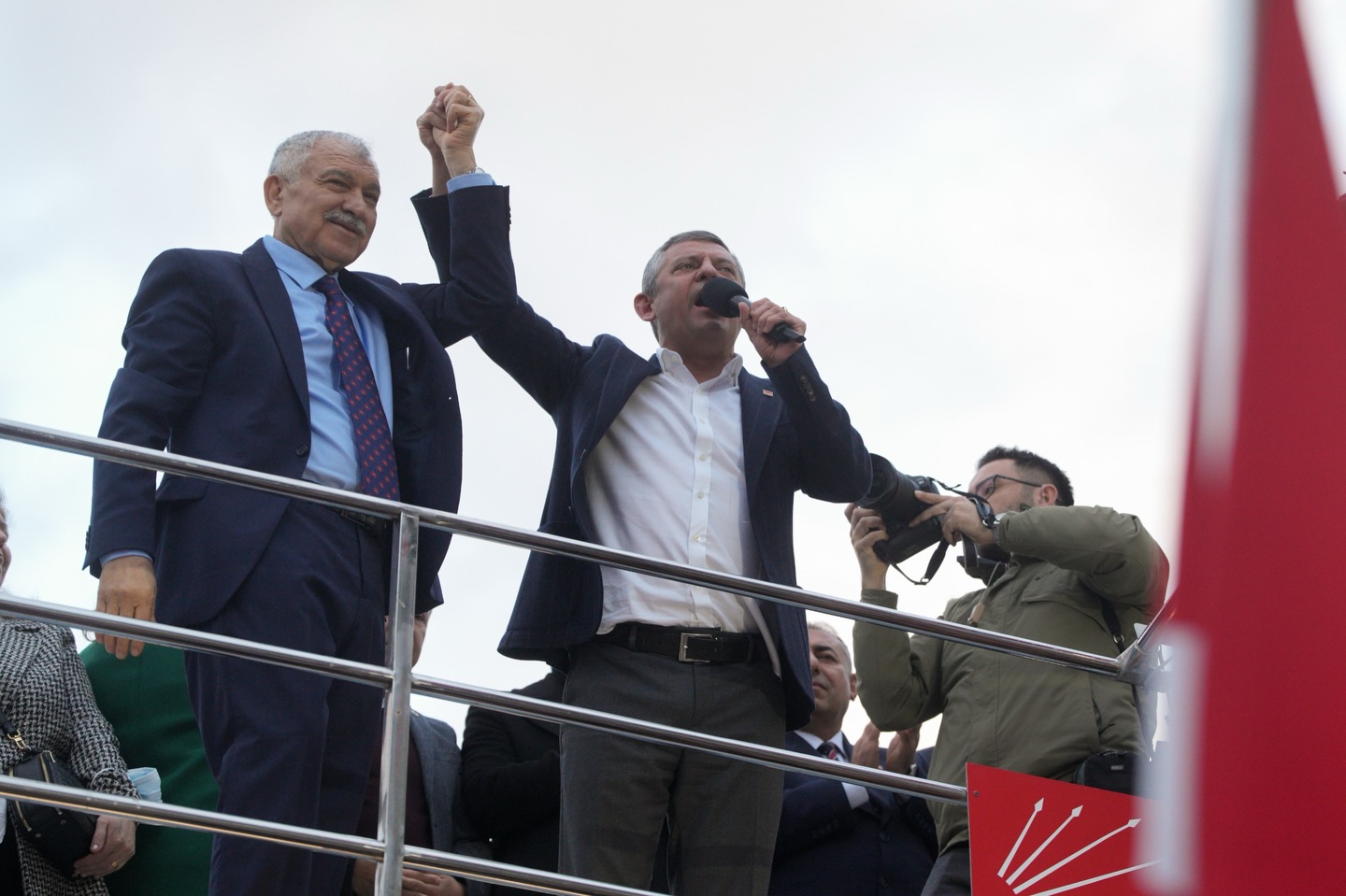 Özgür Özel ''Oya Tekin'i görevinin başına Adana'ya bekliyoruz''