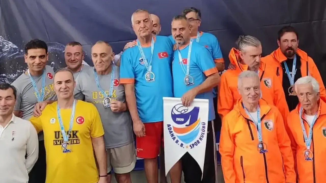 Adana Büyükşehir Belediyesporlu veteran yüzücülerden 63 madalyalık başarı