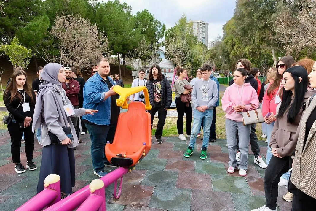 Erasmus+ gönüllüleri Adana’da otizm merkezini ziyaret etti