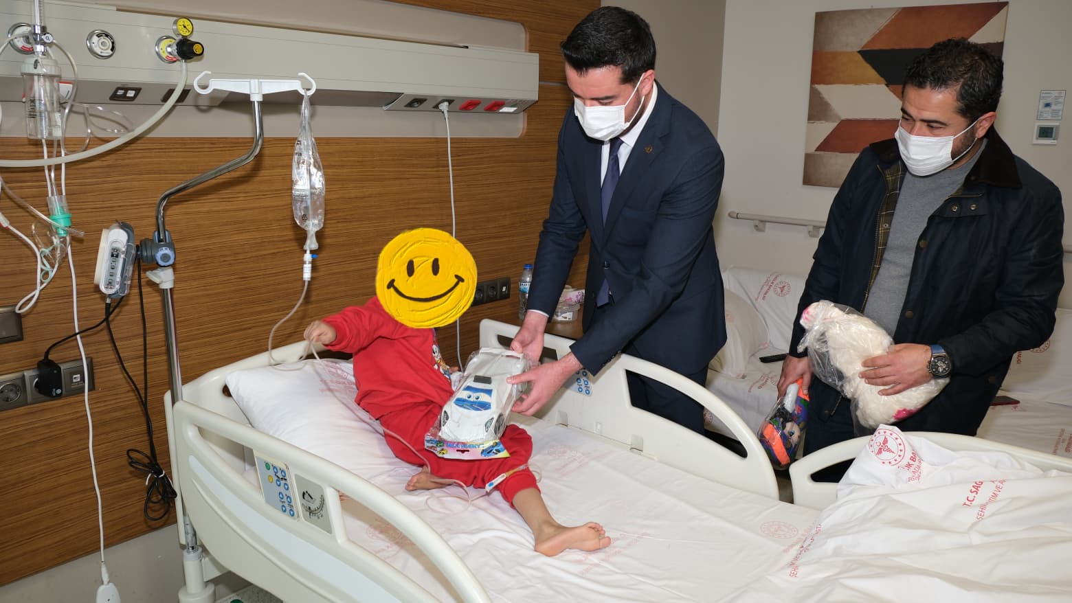 Genç Birlik Adana’dan hastanede tedavi gören çocuklara moral ziyareti