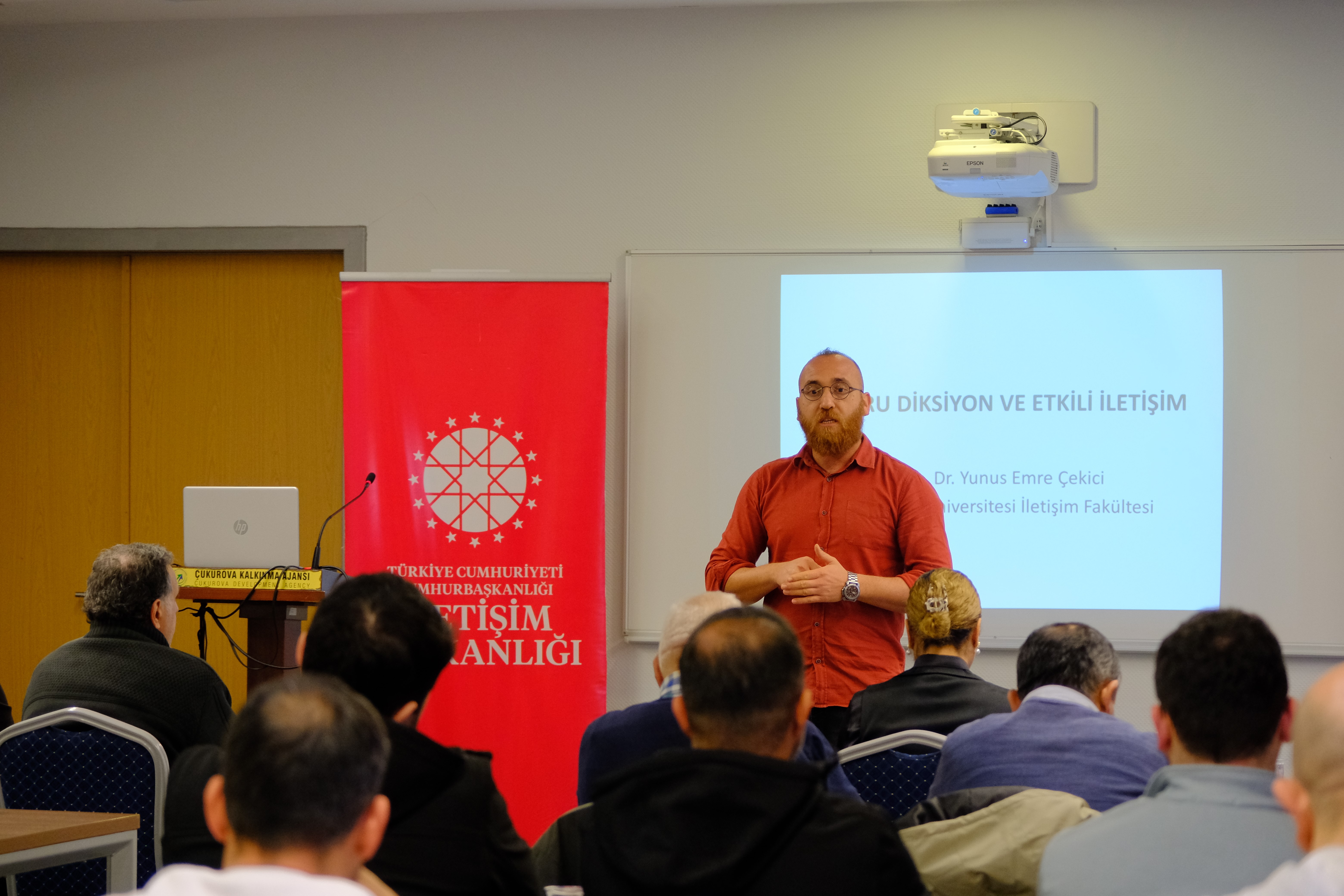 Adana’da 'Diksiyon ve Yapay Zeka Çağında Habercilik' eğitimi