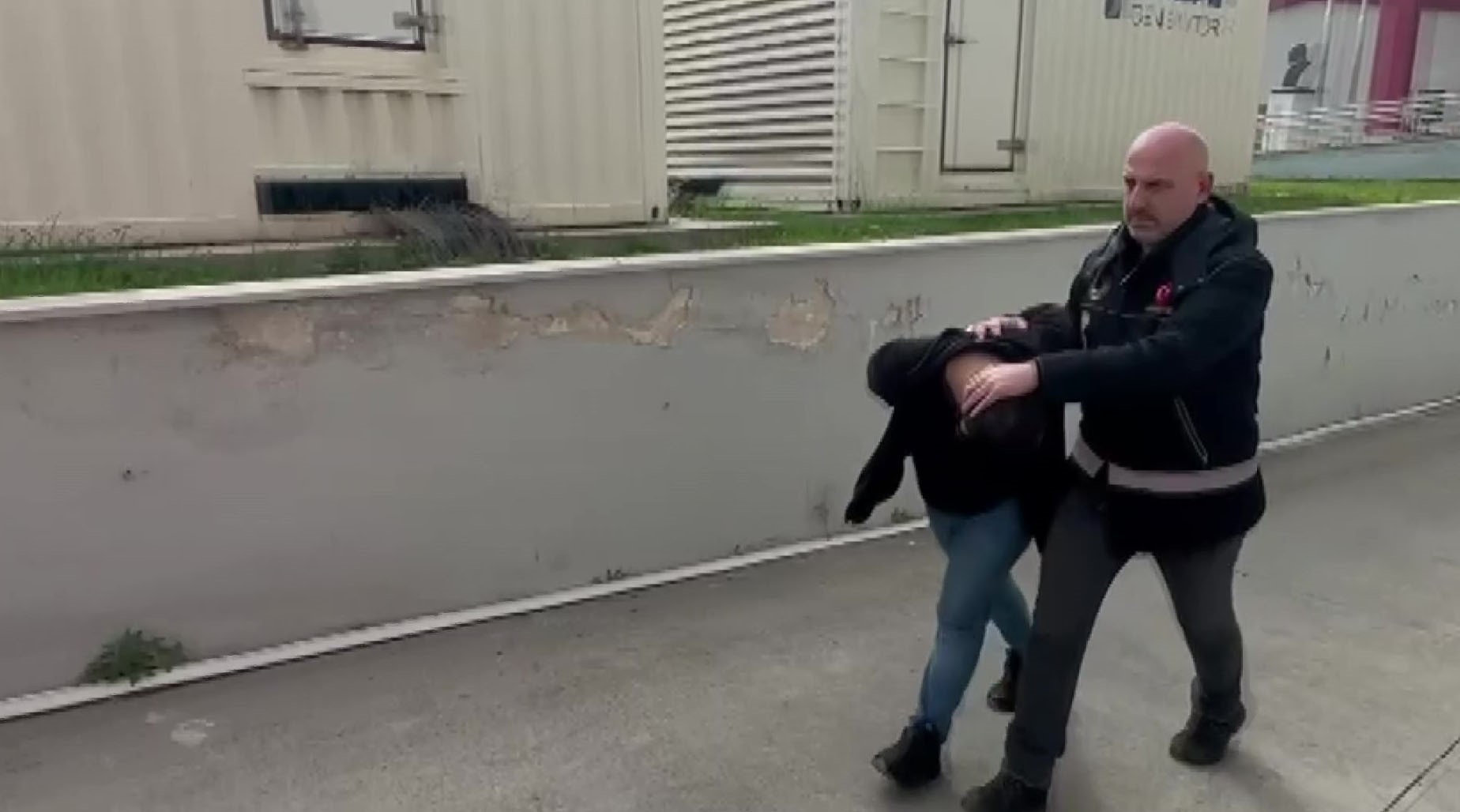 Evindeki sandıktan 814 gram eroin çıktı, "Satmıyorum, kullanıcıyım" dedi