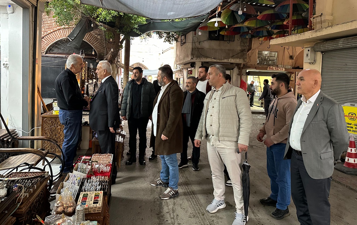 MHP İl Başkanı Kanlı’dan tarihi Büyüksaat Çarşısı’na esnaf ziyareti