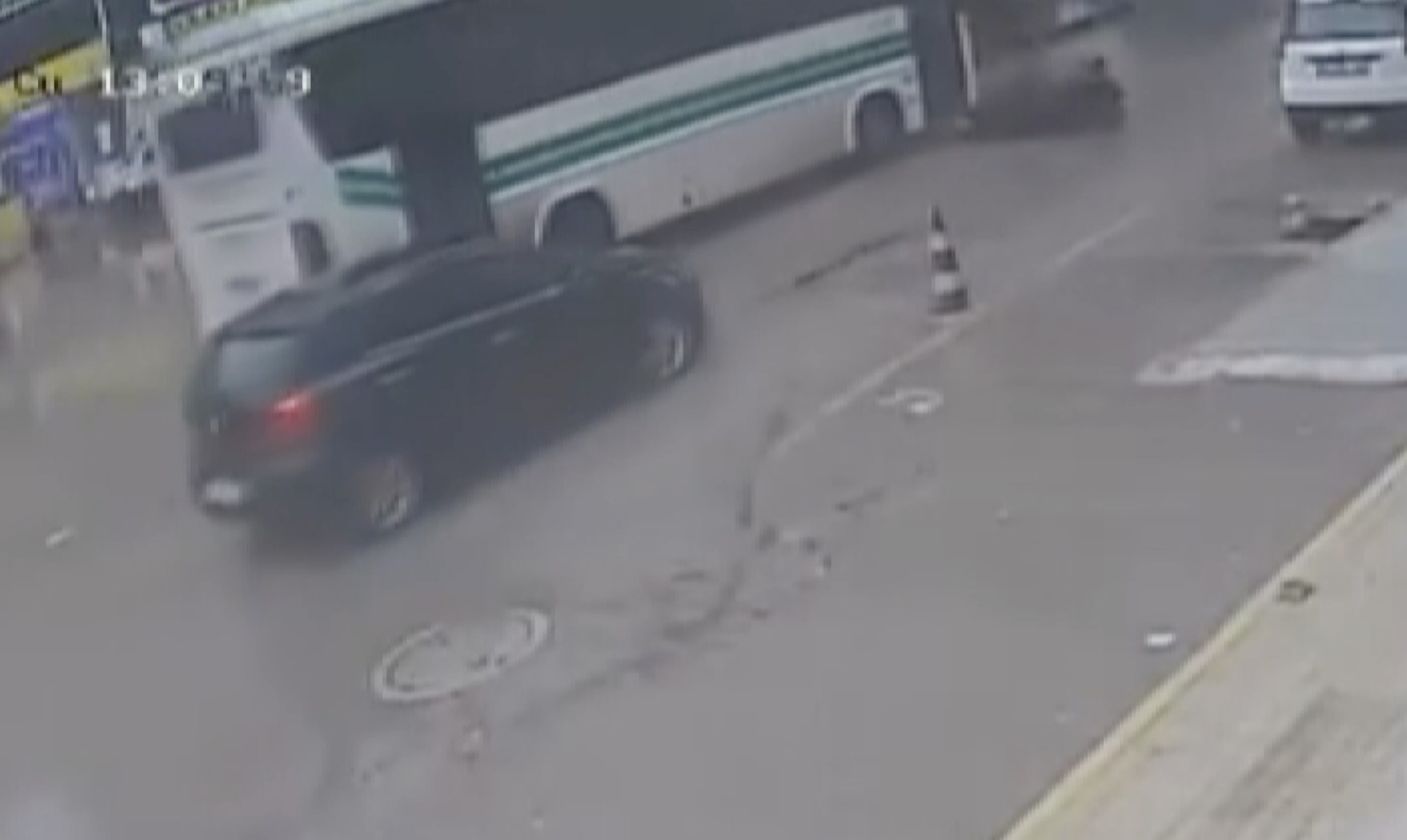 Adana’da motosiklet sürücüsü ölümden döndü