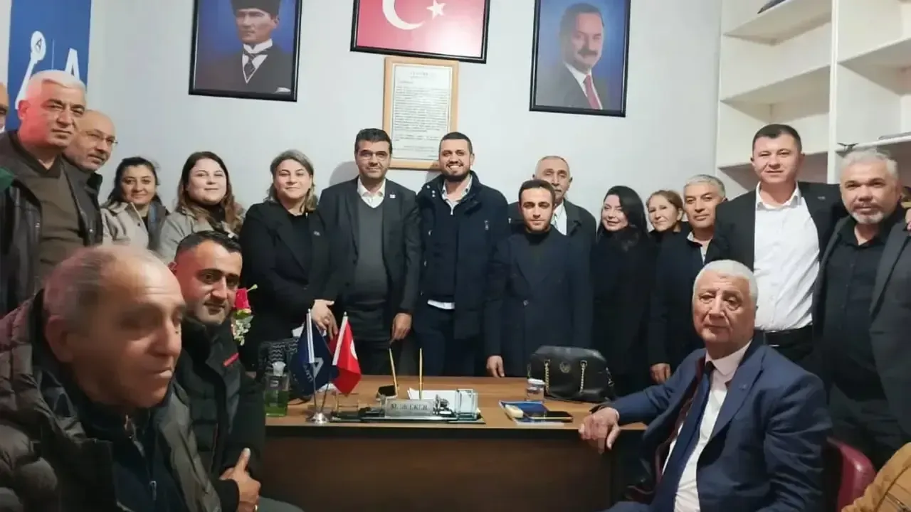 Anahtar Parti Adana teşkilatı Karaisalı’da saha çalışmalarını değerlendirdi