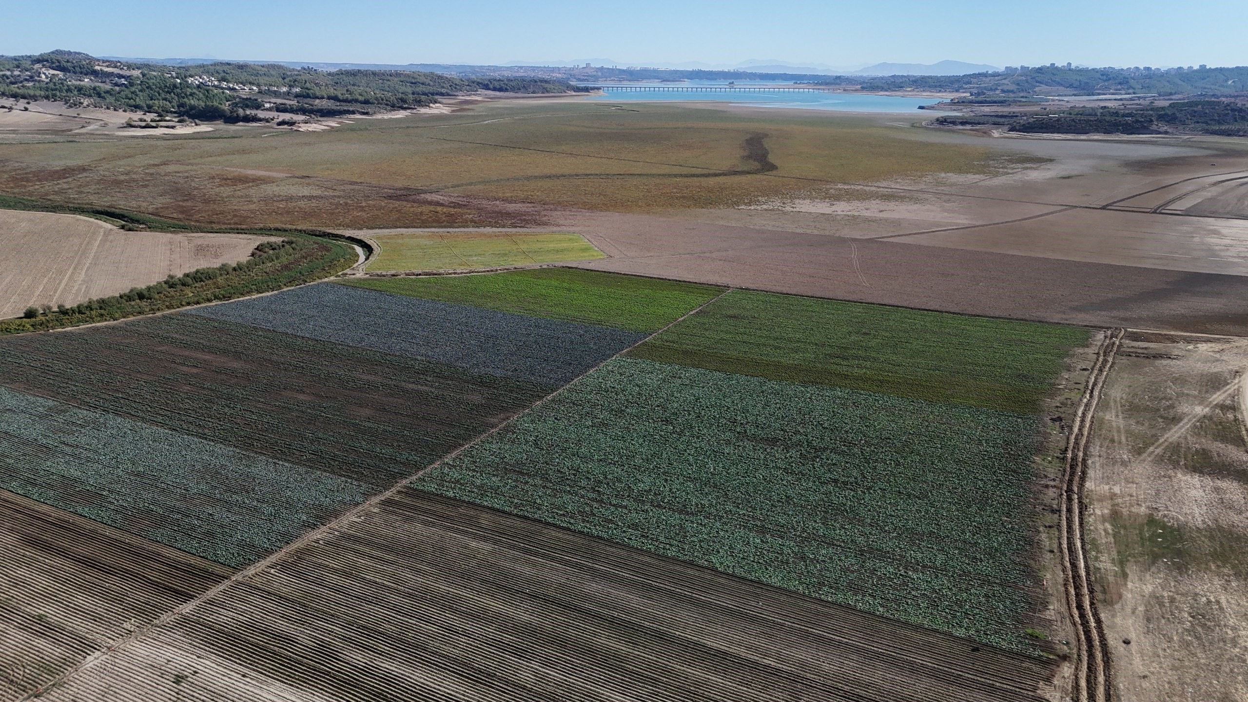 Yağışlar Seyhan Barajı’nı doldurdu, Alman Köprüsü yeniden sular altında