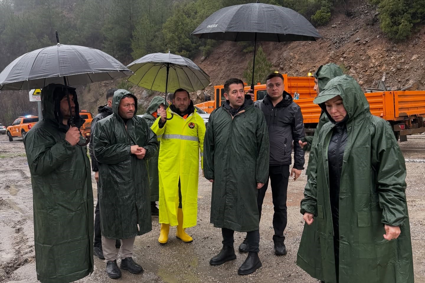 Başkan Özen'den heyelan uyarısı: "Zorunlu olmadıkça yola çıkmayın"