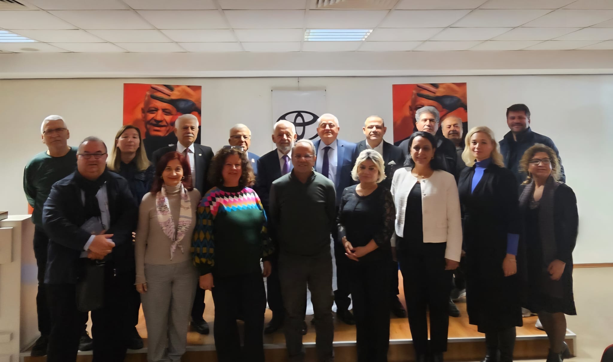 Alın terinden satırlara: "Çapa Zamanı"nın müellifi Süleyman Onatça yılın yazarı seçildi