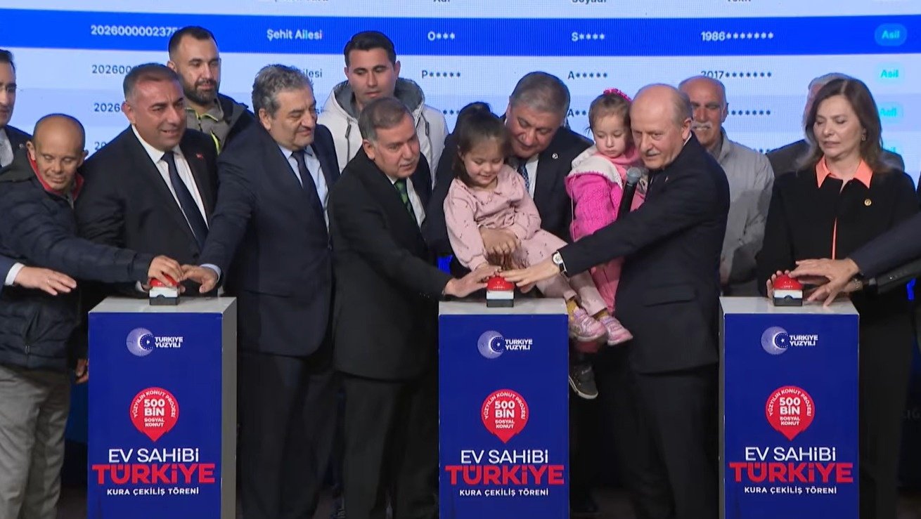 500 Bin sosyal konut için Adana'da kura çekildi!