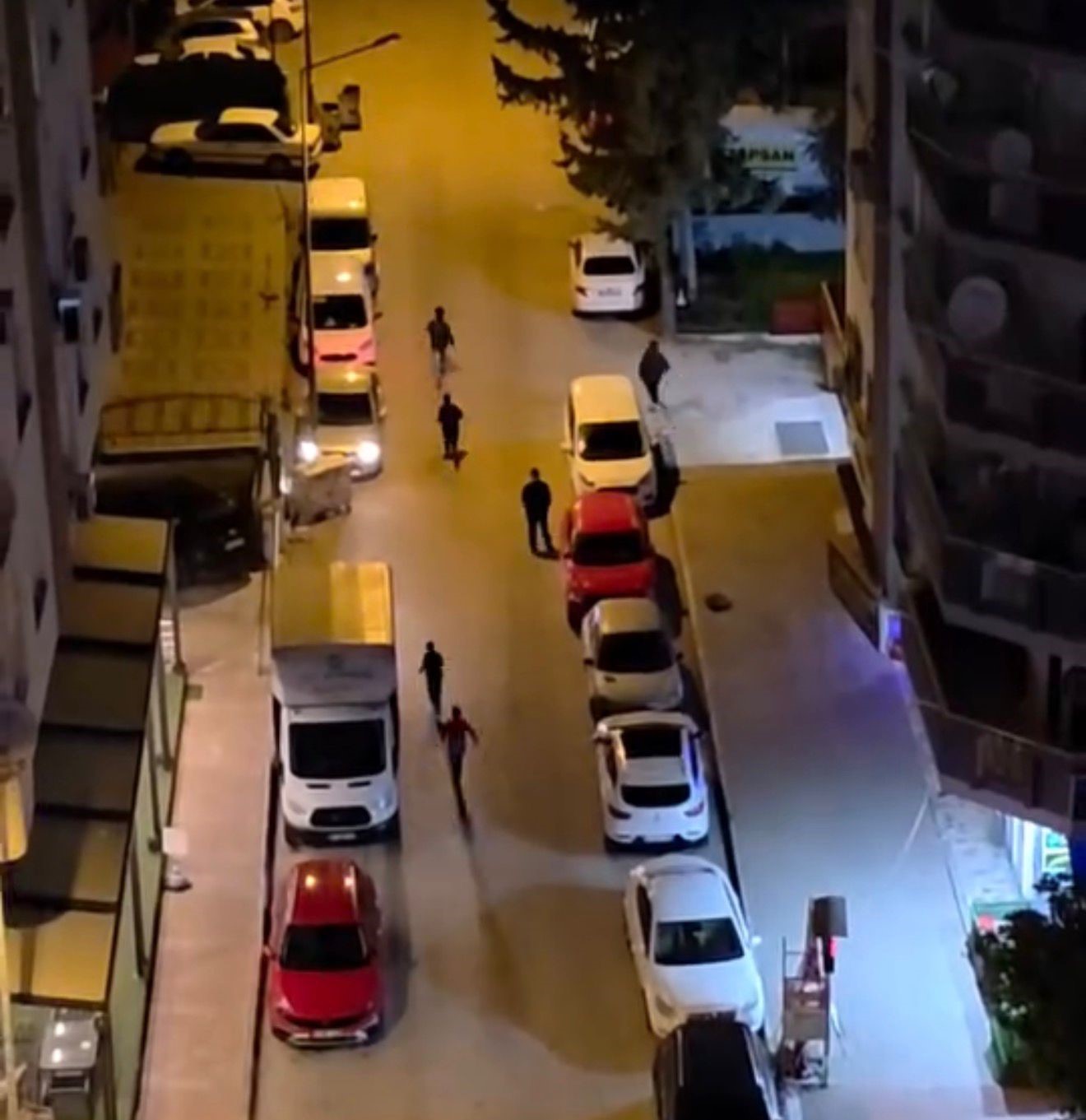 Otobüse turunç fırlattılar