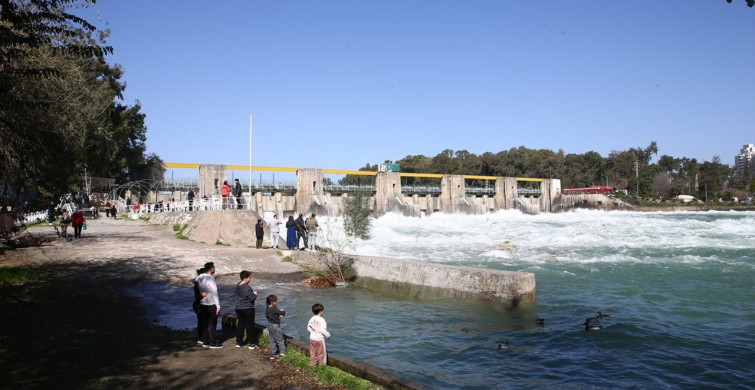 Seyhan Barajı’ndan kontrollü su tahliyesi sürüyor
