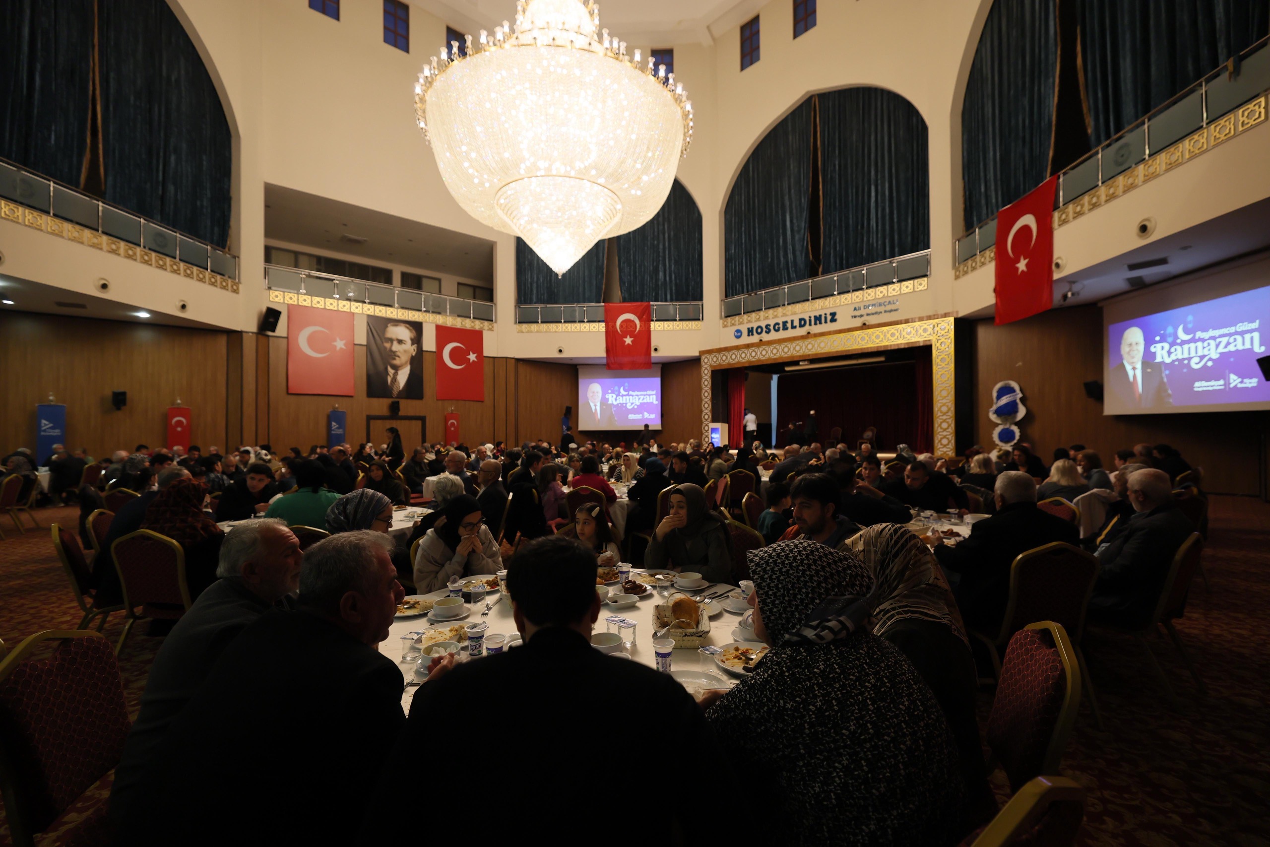 Yüreğir Belediyesi’nden şehit yakınları ve gazilere vefa iftarı