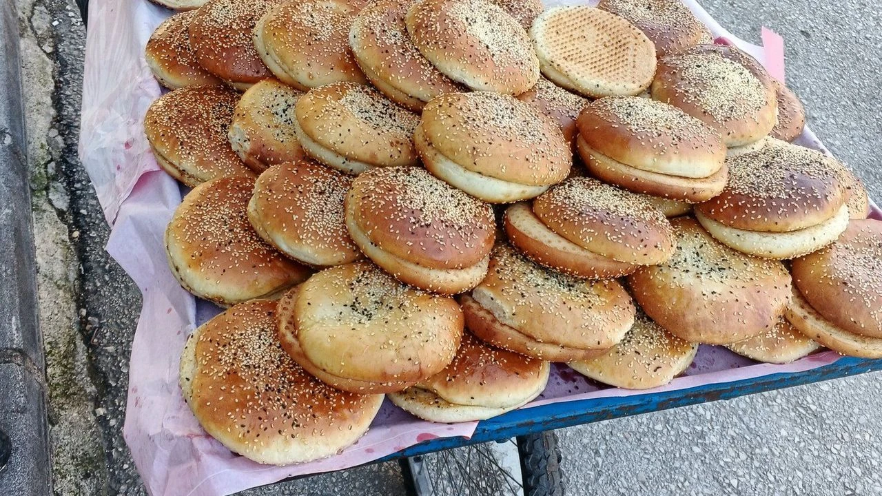 Adana’nın unutulmaz ramazan geleneği: Ramazan’ın gülü sokaklarda!