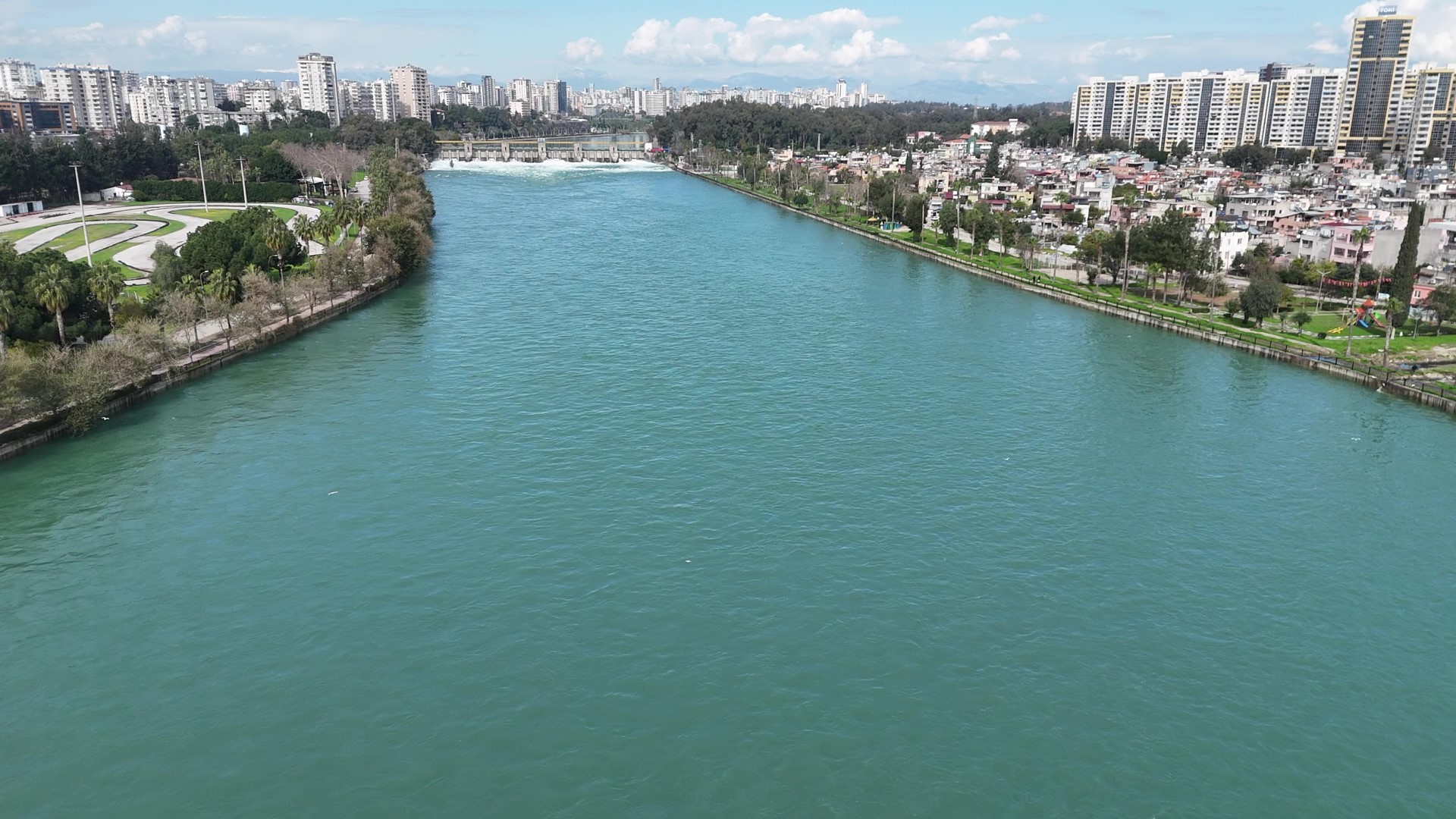 İki ayda gelen yağış barajı doldurdu, Seyhan Nehri coştu