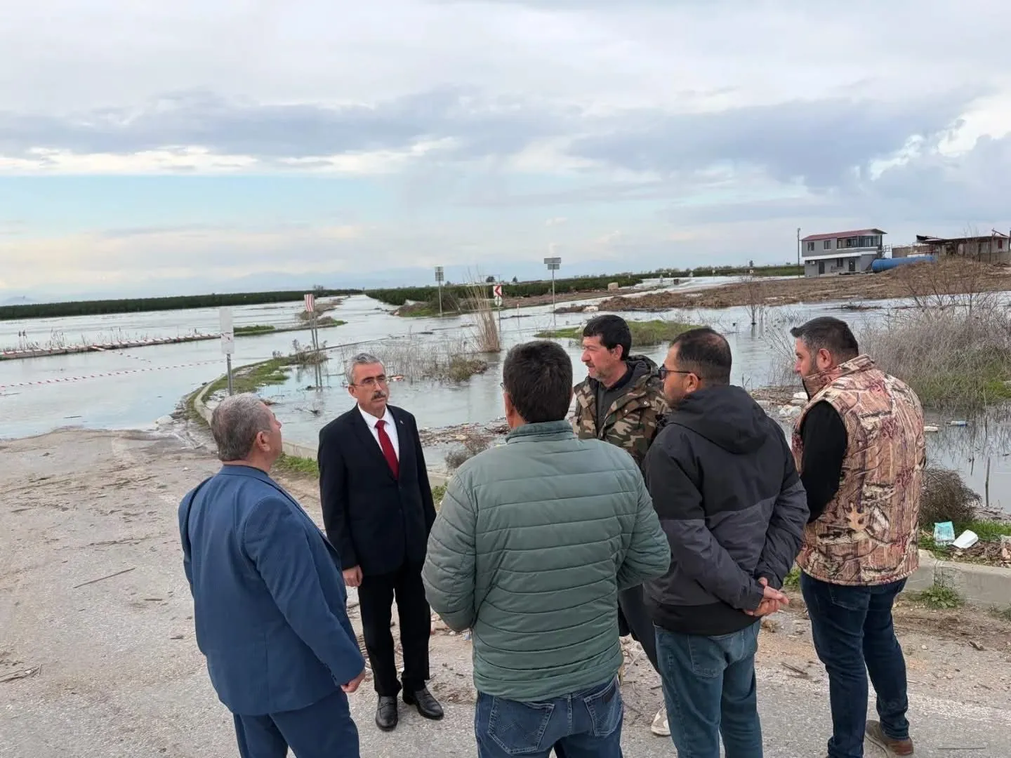 Karataş’ta baraj tahliyesi tarım arazilerini sular altında bıraktı: Çiftçiler destek istiyor