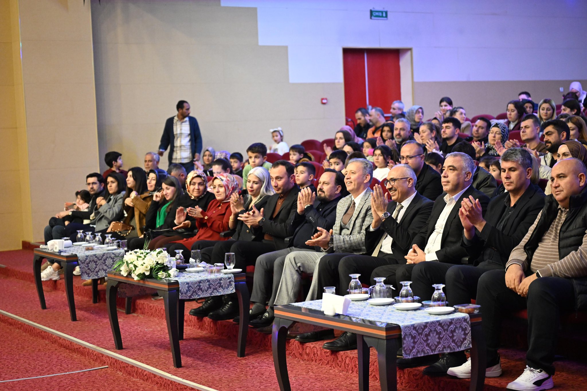 Loğoğlu Sarıçam’daki Ramazan programında vatandaşlarla buluştu