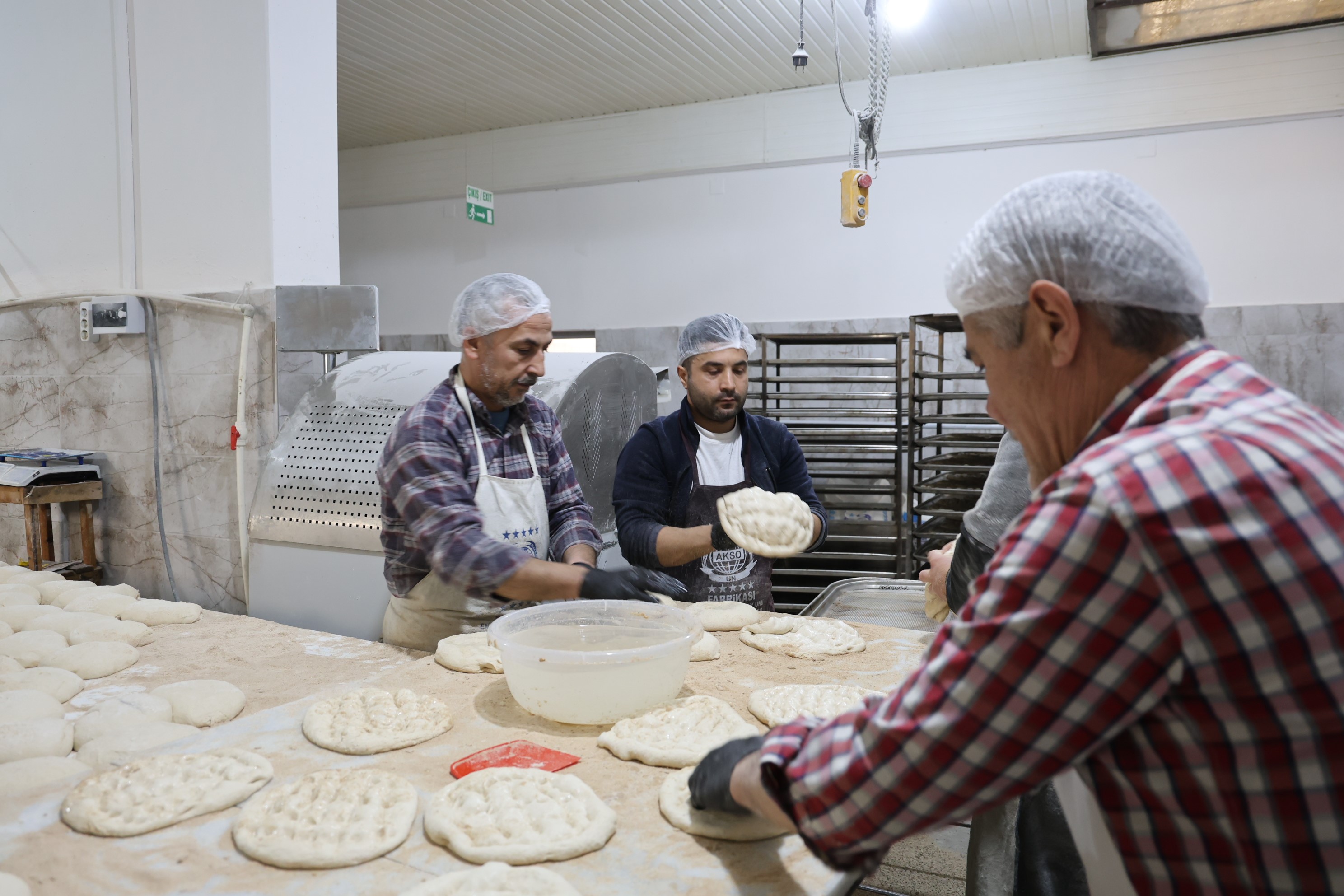 Kozan'da ustaların Ramazan ayında pide mesaisi