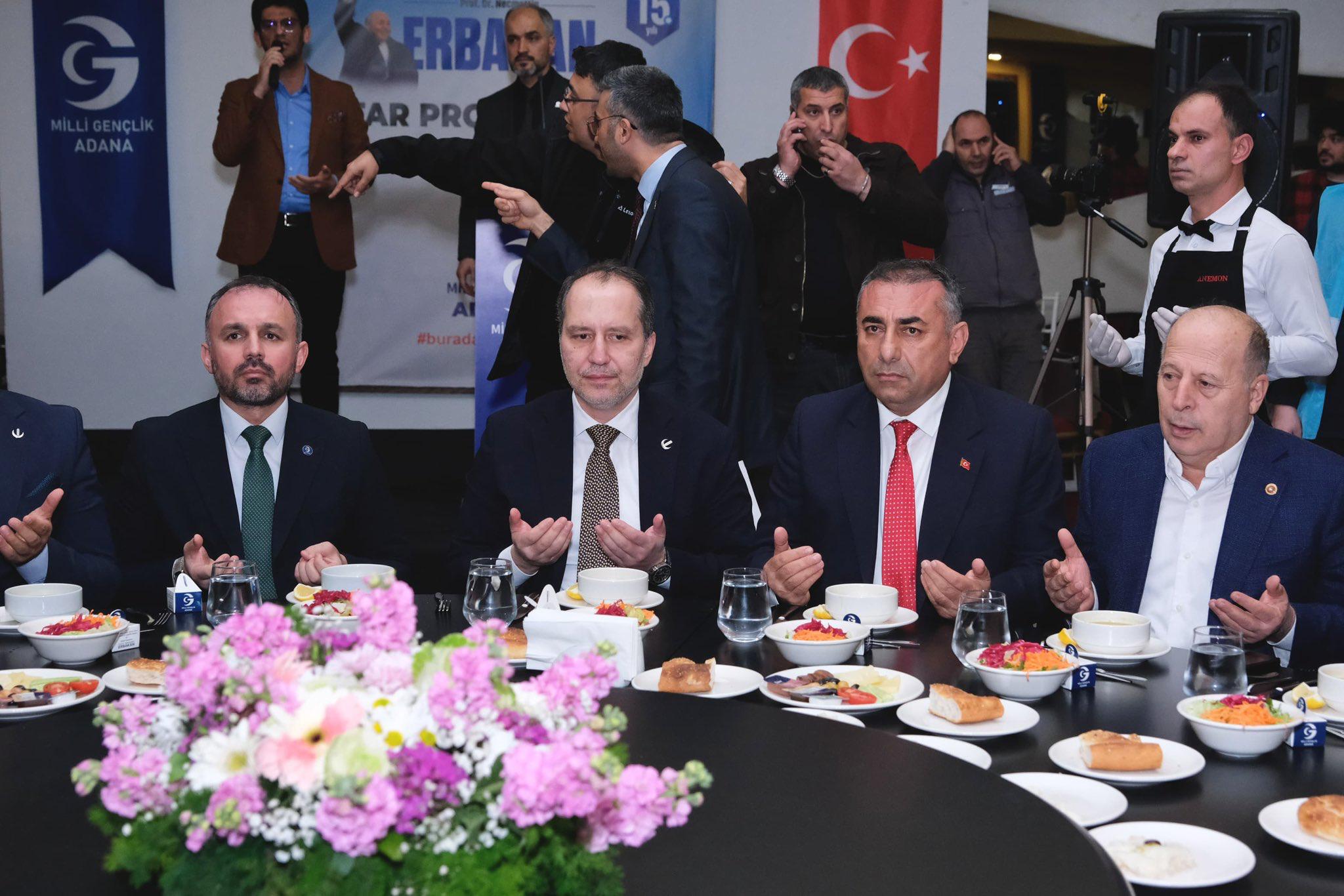 Yeniden Refah Partisi Genel Başkanı Erbakan, Adana'da partisinin iftar programına katıldı