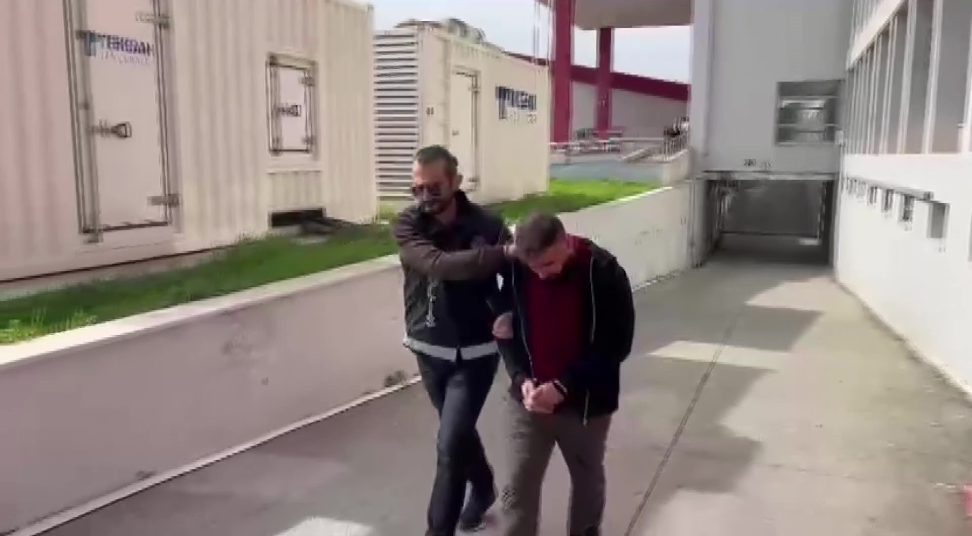 150 bin paket sigara yakalattı, 'bardak' savunması yaptı