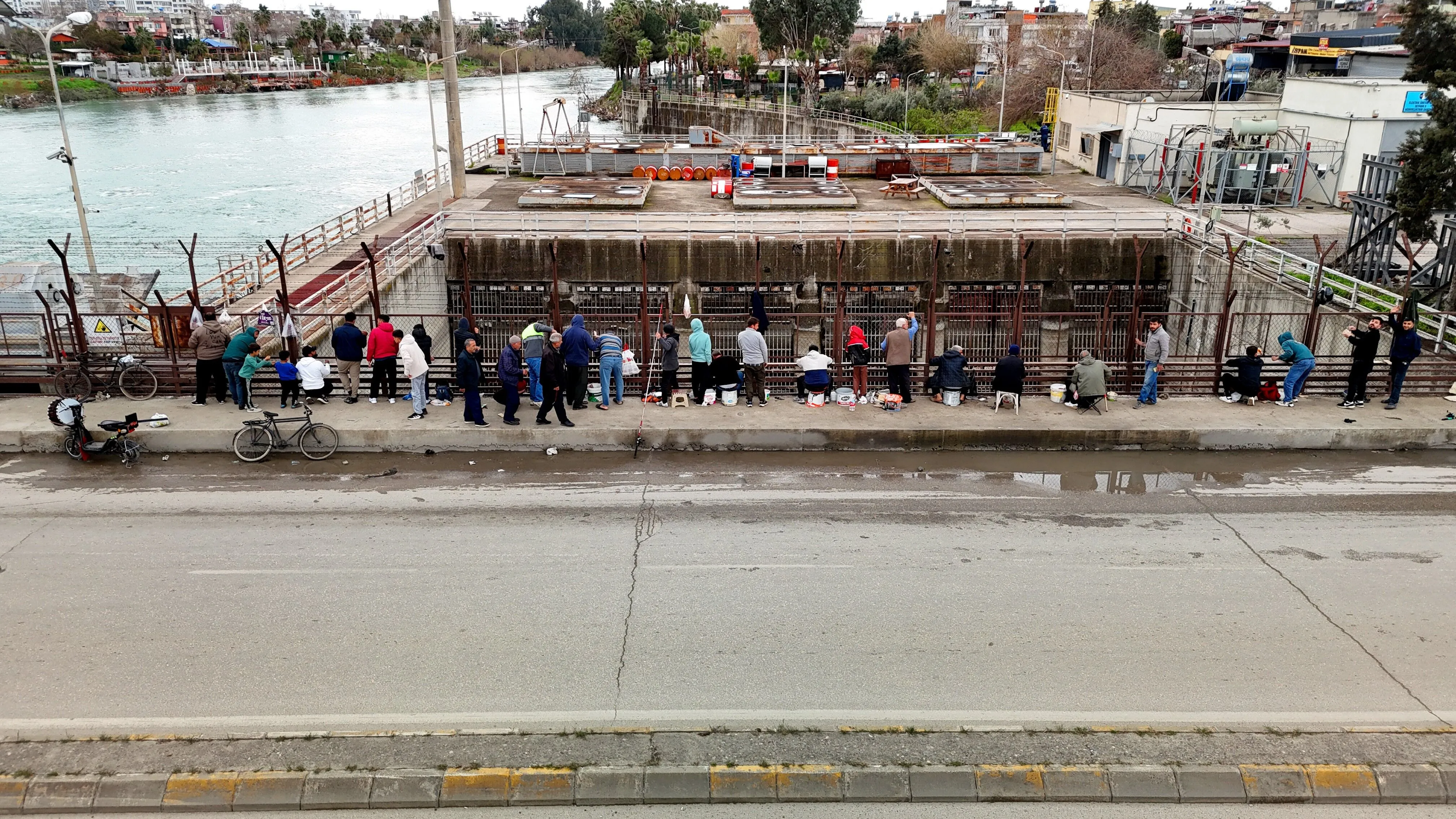 Adana'da Baraj Kapakları Açıldı: Nehir Balıkla Doldu