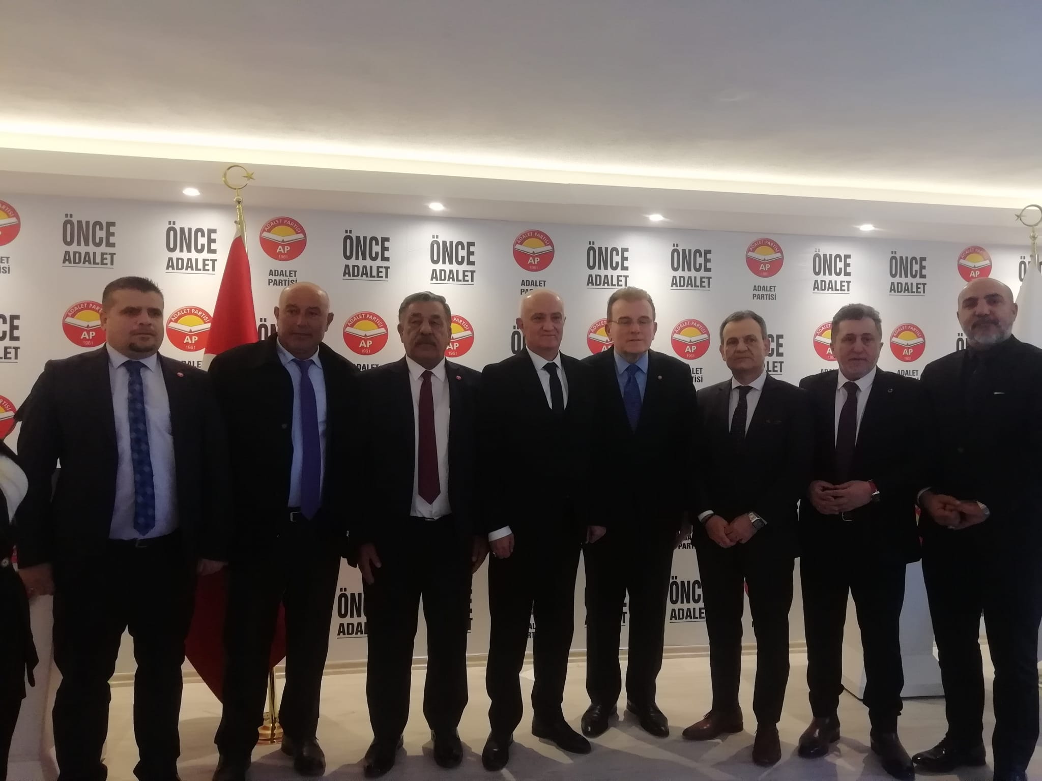 Adalet Partisi’nde yeni dönem: Mehmet Uygur Genel Başkan Yardımcısı seçildi