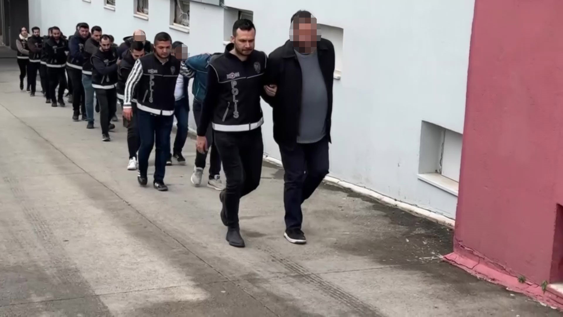 Cep telefonu bayii ve kuyumcuda tefecilik! 11 Kişi gözaltına alındı!