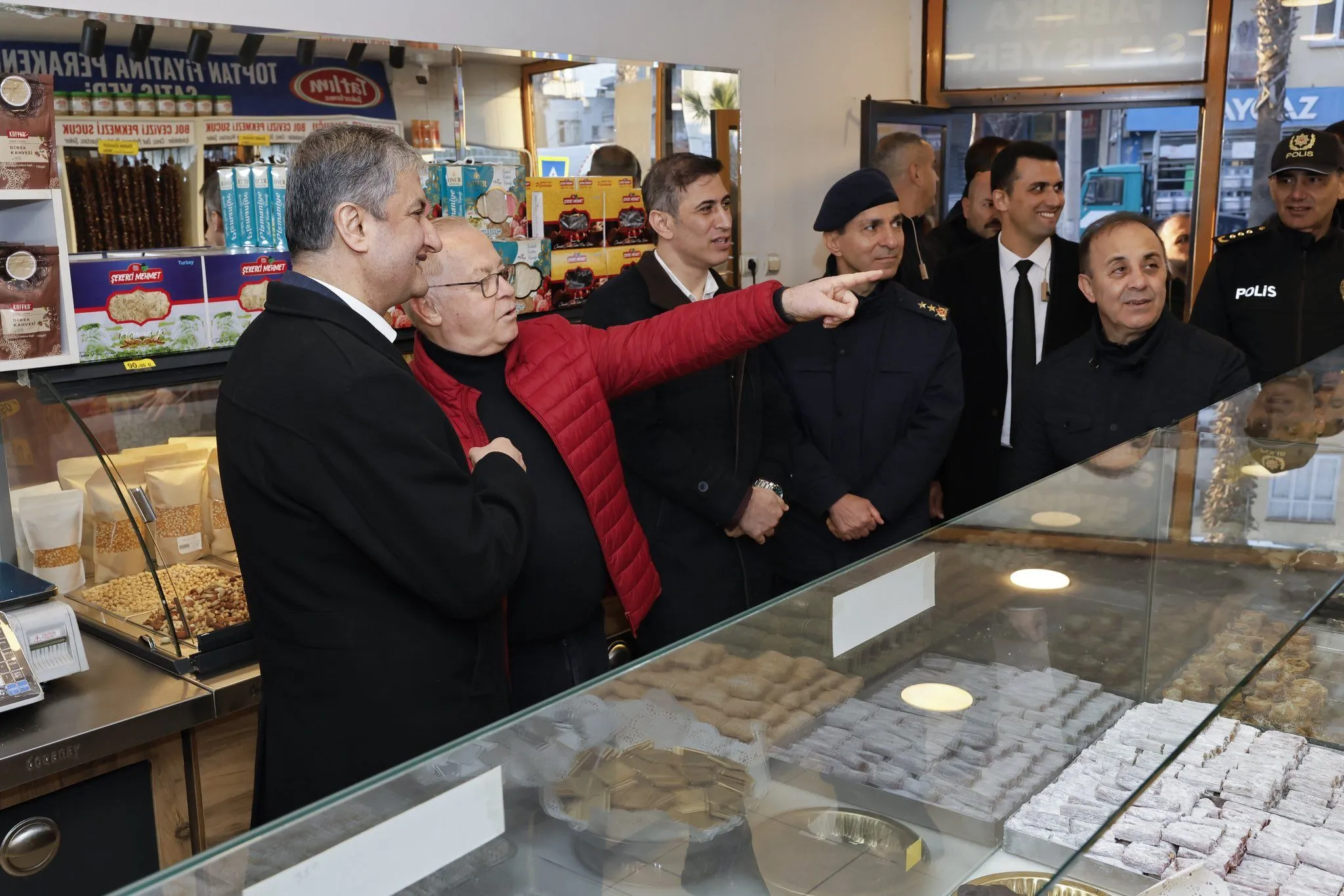 Vali Mustafa Yavuz Yüreğir’de esnaf ve vatandaşlarla buluştu