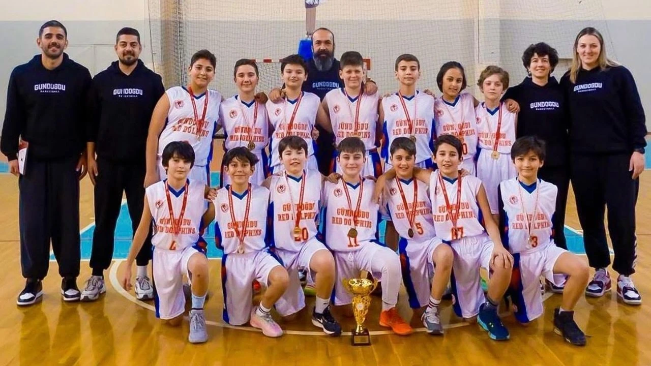 Gündoğdu Koleji Ortaokul Küçük Erkekler Basketbol Takımı Adana şampiyonu oldu