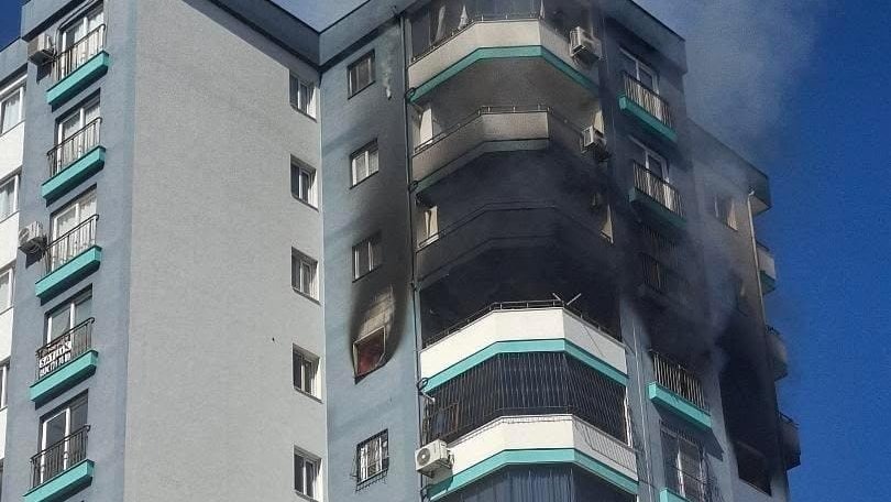 10'uncu katta yangın: Polis, havaya ateş açarak vatandaşları uzaklaştırdı