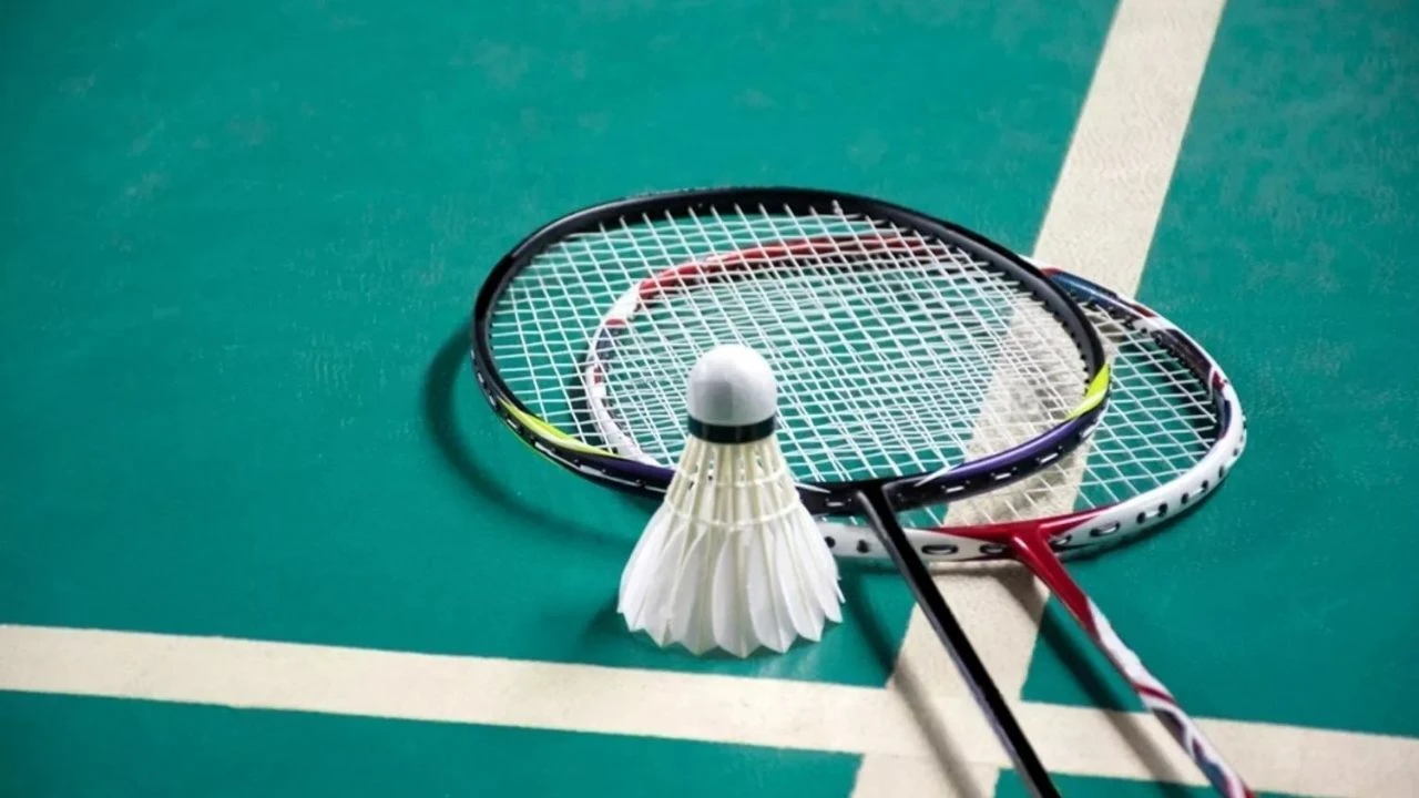 Yüreğir’de minik raketler şampiyonluk için kortta