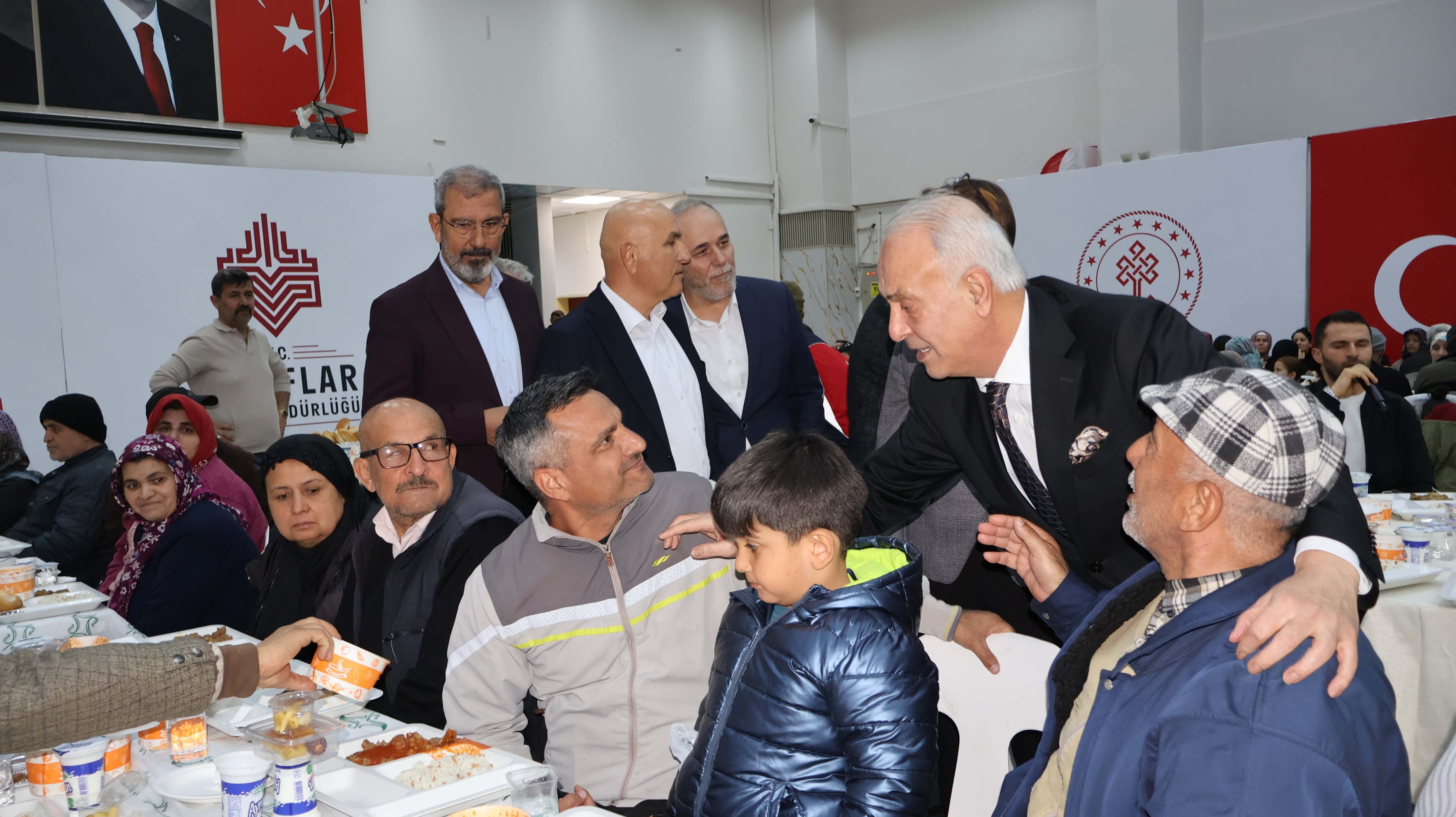 Başkan Yusuf Kanlı, iftarda vatandaşlarla bir araya geldi