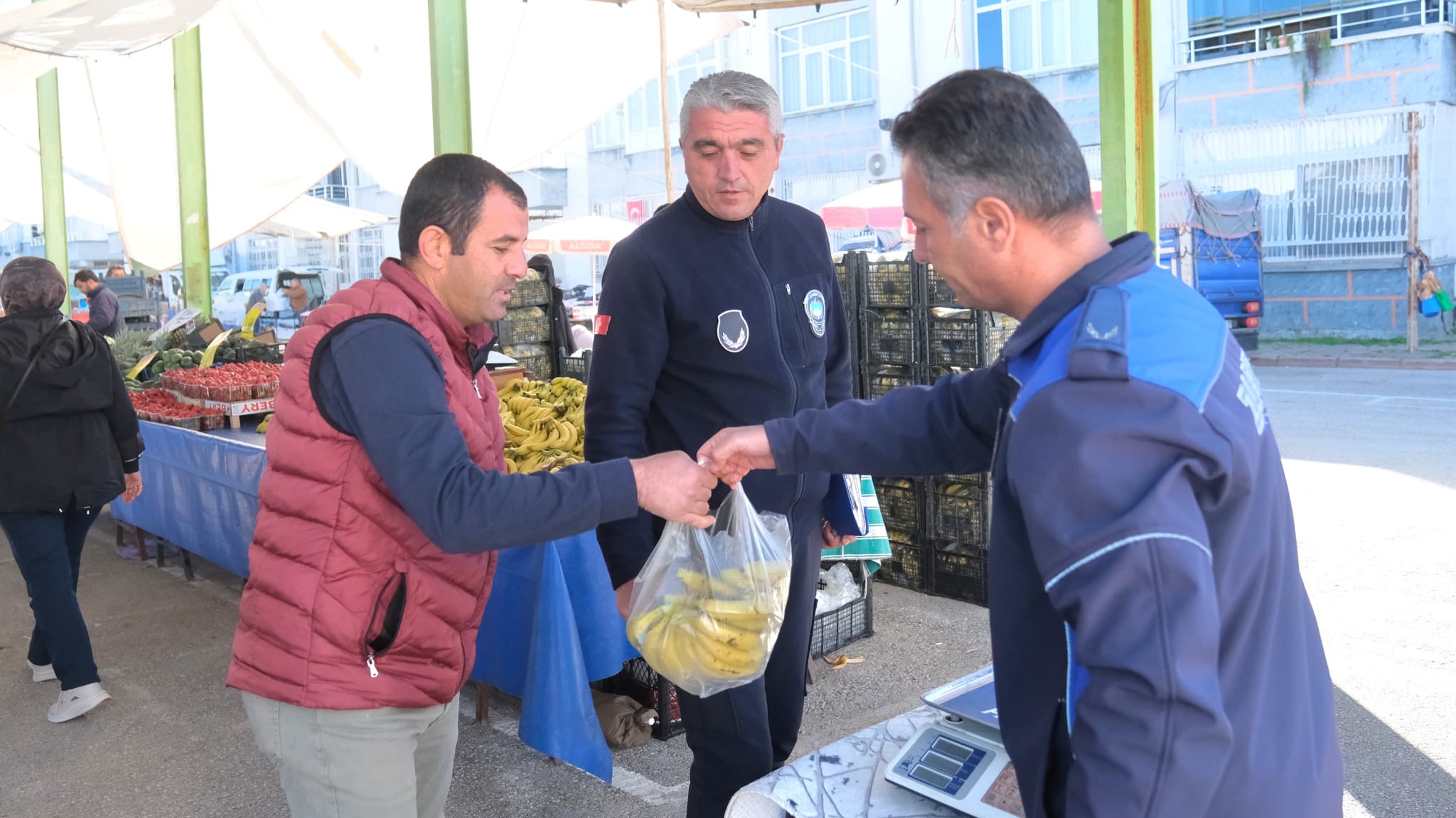 Ceyhan Belediyesi’nden Pazar Yerlerinde Gramaj Ve Fiyat Etiketi Denetimi