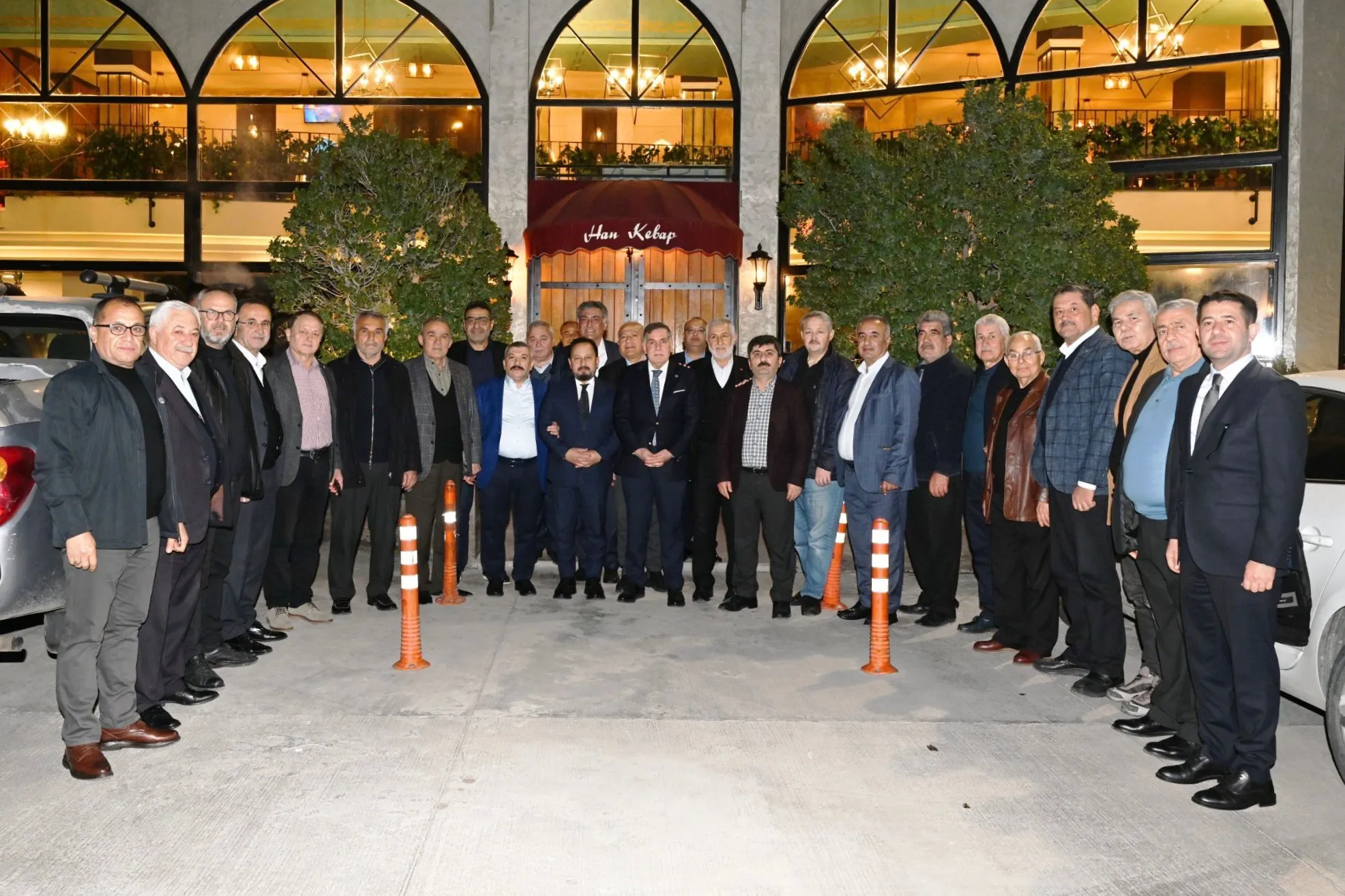 Başkan Bilal Uludağ, eski belediye başkanlarını iftar sofrasında buluşturdu