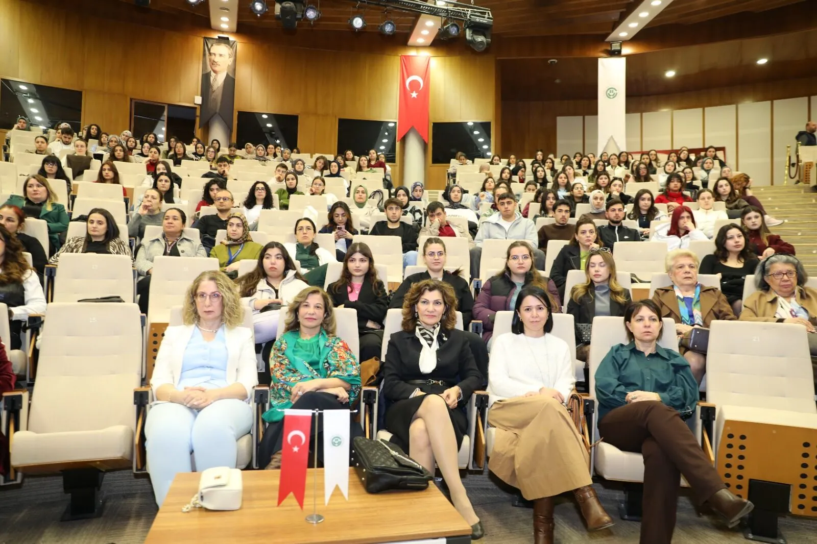 Çukurova Üniversitesi’nde dijital şiddet ve kadınlara yönelik ayrımcılık konuşuldu